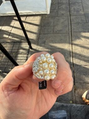 Banana Republic Pearl Cluster Cocktail Ring in Cream and Silver